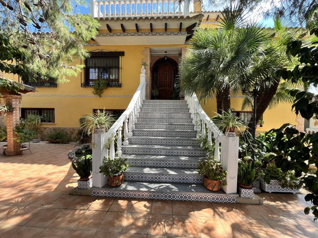 CHALET CO PARCELA RUSTICO